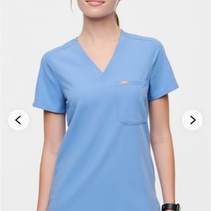 Figs scrub top size small